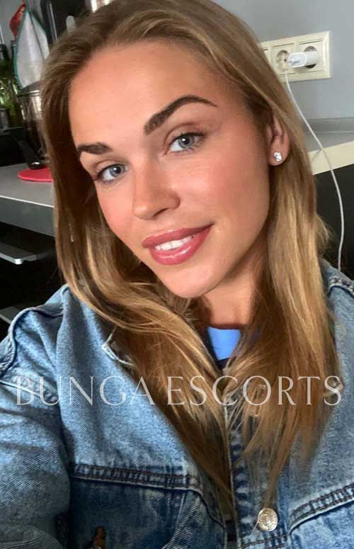 for couple escorts Paris, petite escorts Paris, for couple escorts Paris, travel escorts Paris, blonde female escortsin paris